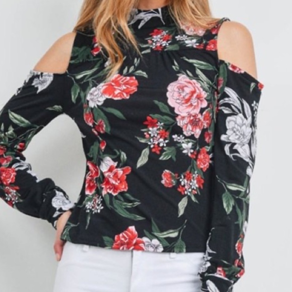 NWT BEAUTIFUL! Cold Shoulder Flower Top RUNS SMALL